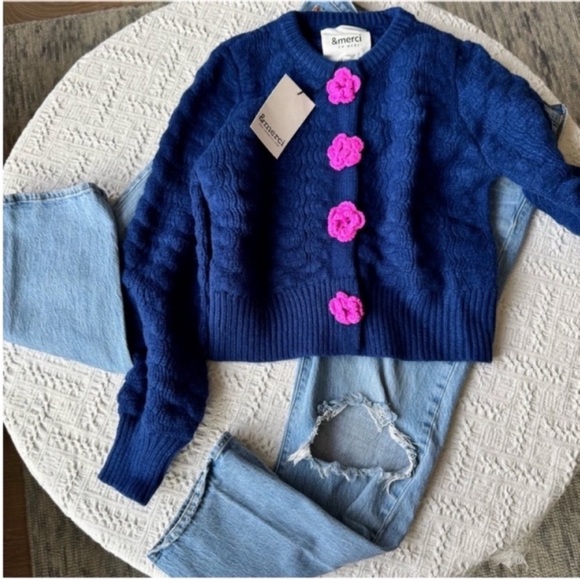 Elegant Blue Cardigan with Pink Floral Details - Picture 3 of 16